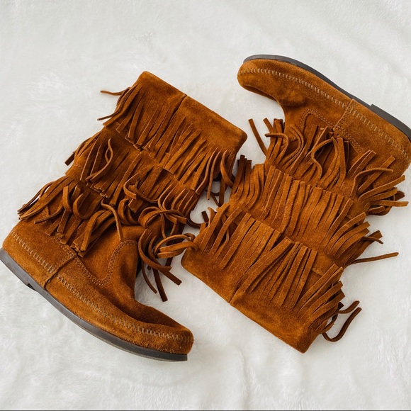 MINNETONKA 3-Layer Fringe Boot Brown - Picture 1 of 8